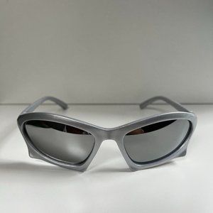 Y2K 2000s vintage style chrome silver surfer women's grey sunglasses